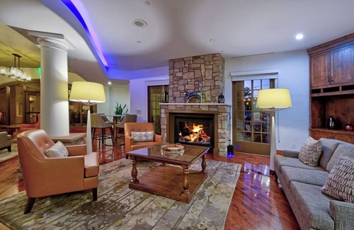 Los Gatos Hotel | 2 Luxury Room with Pets Allowed, Pool & Free Parking in Silicon Valley