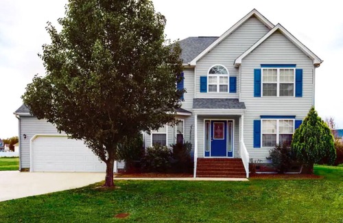 Elizabeth City House | 2 Master Bedrooms Home Away From Home