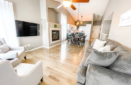 Palmer Lake House | 2 Master Suites! Pet Friendly With MTN Views and King Beds
