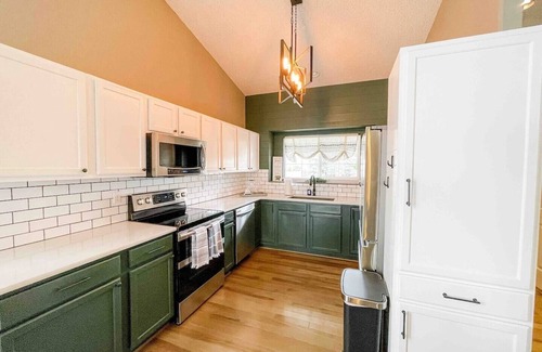 Palmer Lake House | 2 Master Suites! Pet Friendly With MTN Views and King Beds