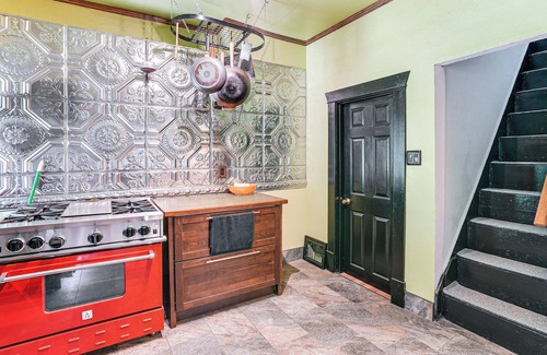 South Perry District Apartment | 2 Mi to Downtown Spokane: Nurse-ready Rental