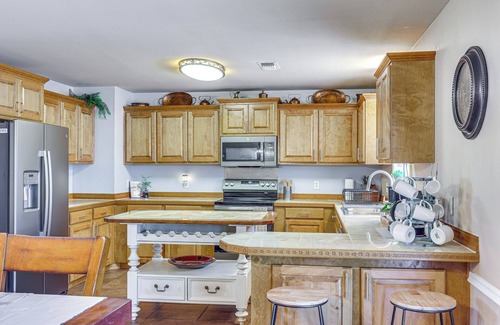 El Dorado House | 2 Mi to Downtown: Work & Play at El Dorado Getaway