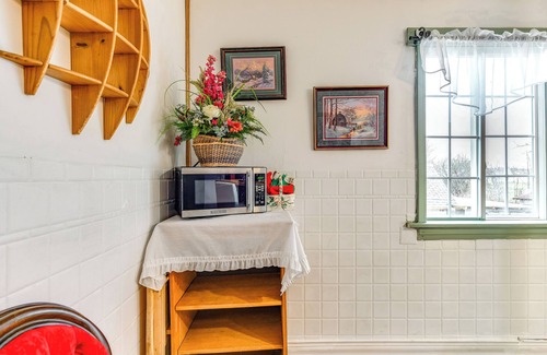 Buffalo Apartment | 2 Mi to Dtwn Buffalo: Cozy Apt Near Hospitals