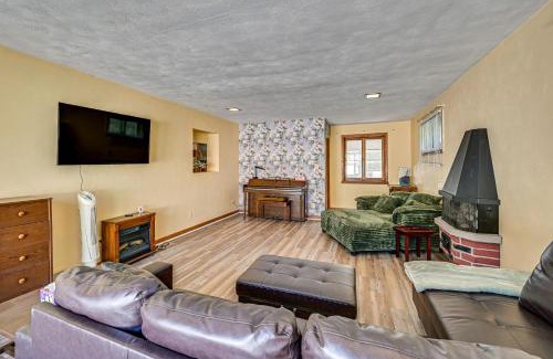 Newark House | 2 Mi to Dtwn Newark Pet-Friendly Home!