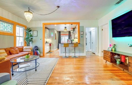 New Era Park House | 2 Mi to Golden 1 Center: Historic Home w/Deck!