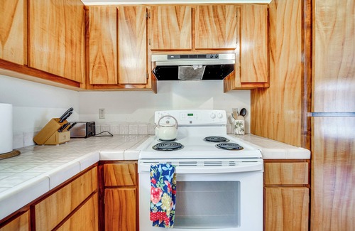 Volcano House | 2 Mi to Hawaii Volcanoes Nat'l Park: Tranquil Home