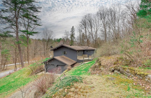 Town of White Creek House | 2 Mi to Hoosic River: 'The Moss House' w/Deck!