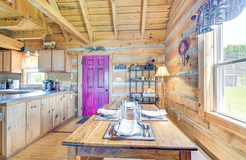 Vesta Cabin | 2 Mi to Mabry Mill: Mtn-View Cabin w/Porch!