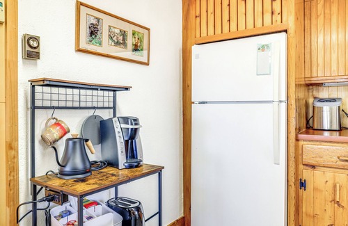 Lander Cabin | 2 Mi to Main Street: Mtn-View Escape in Lander!