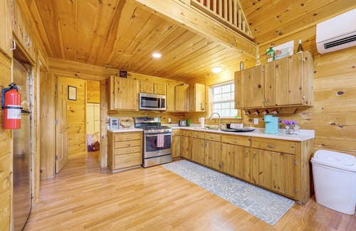 Standish Cabin | 2 Mi to Marina & Beach: Frye Island Retreat!