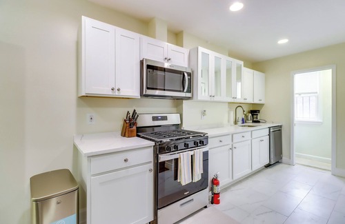 Le Droit Park House | 2 Mi to National Mall: DC Townhome