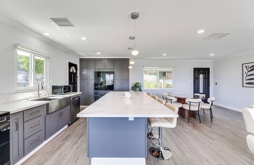 South Arroyo House | 2 Mi to Rose Bowl Stadium: Mtn-View Gem w/ Patio