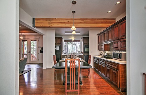 South Lake Tahoe House | 2 Mi to Shore: Luxe South Lake Tahoe Lodge