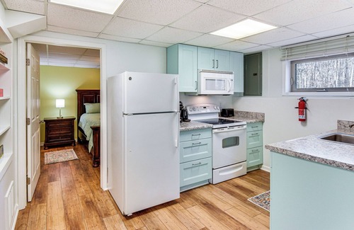 Toccoa Apartment | 2 Mi to Toccoa Falls: Cozy Getaway w/Fire Pit!