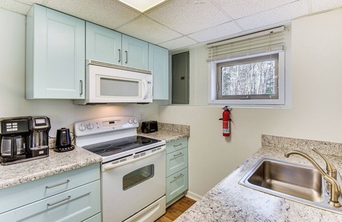 Toccoa Apartment | 2 Mi to Toccoa Falls: Cozy Getaway w/Fire Pit!