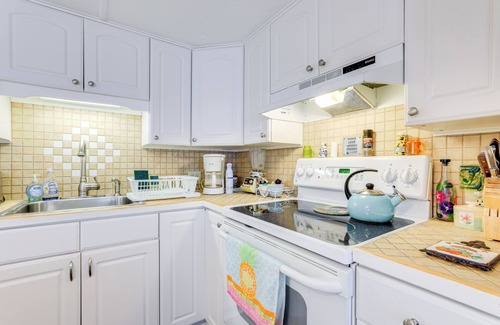 Venice House | 2 Mi to Venice Beach: Home w/Pool Access