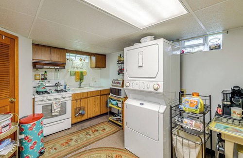 Cheektowaga Apartment | 2 Mi to Walden Galleria: Apartment w/Patio
