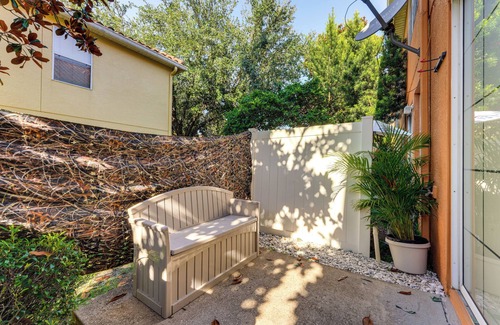 Crestwynd Bay House | 2 Mi to WDW: Townhouse w/Patio & Pool Access