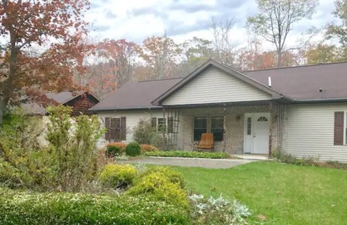 Champion House | 2 Miles from 7 Springs - Borders Laurel Hill State Park - Dogs welcome