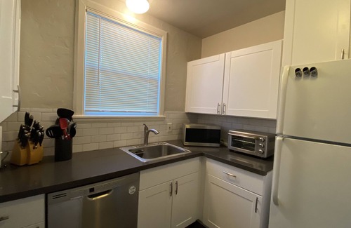 Reno/Tahoe Airport House | 2 MILES FROM DOWNTOWN RENO, THIS OLD SOUTHWEST COTTAGE HOSTS UP TO 5 PEOPLE