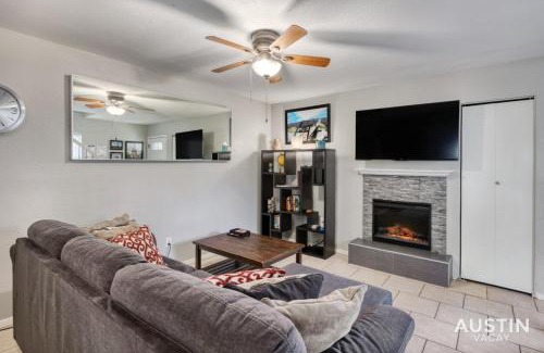 South Lamar Apartment | 2 Miles to DT Updated Pet-Friendly Home for Four