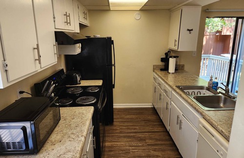 Tallahassee House | 2 miles to FSU-Twin King Master Beds-Pool!