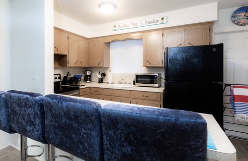 North Beach House | 2 min walk to Hollywood Beach w/King Bed-Pk incl