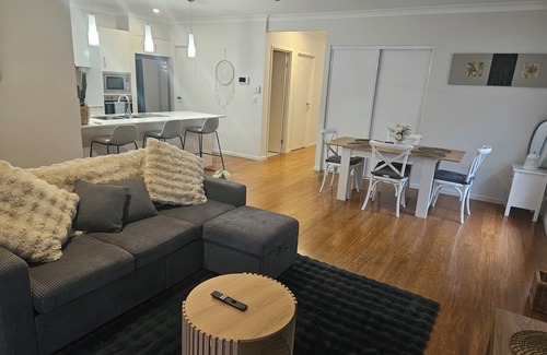 North Lakes House | 2 min walk Westfield North Lakes, 711 KFC Adjacent, 45m Train to BNE CBD