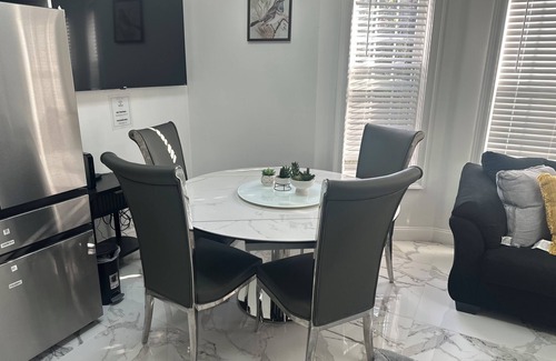 Constable Hook Apartment | 2 Minutes Away from, Staten Island Modern and Cozy