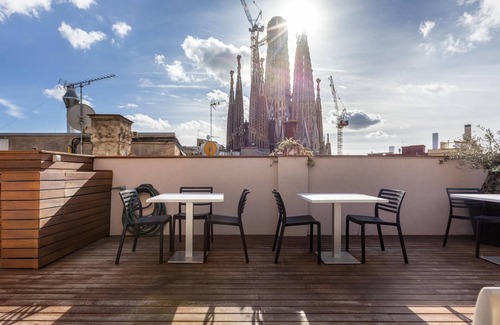La Sagrada Familia Apartment | 2 minutes from the Sagrada Familia with community pool