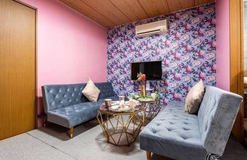 Naniwa Apartment | 2 minutes to JR Namba, 5 minutes to subway Namba and Shinsaibashi stations.n