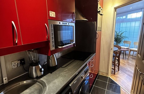 Somers Town Apartment | 2 minutes walk to Euston station, 15 minutes to British museum and Oxford street