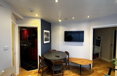 Somers Town Apartment | 2 minutes walk to Euston station, 15 minutes to British museum and Oxford street