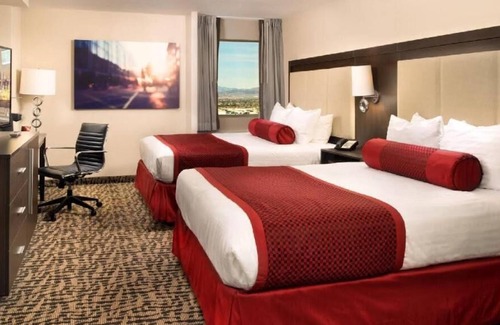 Gateway District House | 2 Modern Units in “Entertainment Capital of the World!” Pools, Casino, Shopping