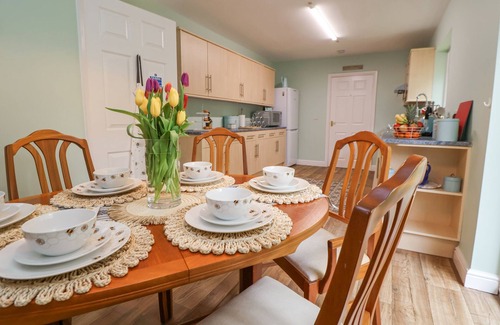 Chirk Cottage | 2 MOUNTAIN VIEW, pet friendly, with hot tub in Chirk