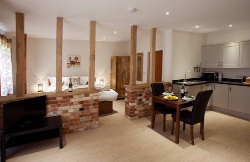 Halesworth House | 2 person romantic escape to the countryside with sunset views
