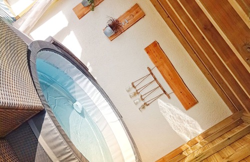 Moyaux Apartment | 2-person gîte with Spa, heated indoor pool, terrace and small garden
