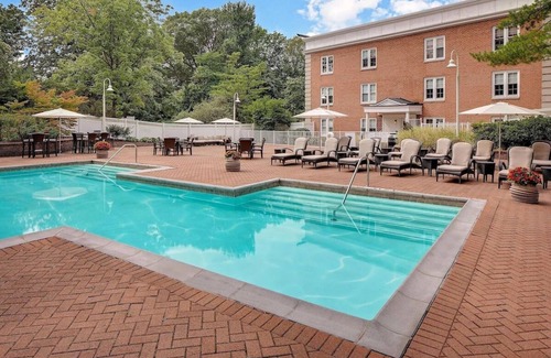 Morristown House | 2 Pet-Friendly Hotel Rooms Just Minutes from Local Shopping & Dining - Parking