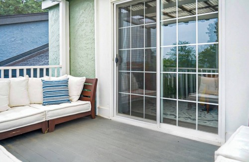Hanahan House | 2 Private Balconies ° Fire Place ° BBQ