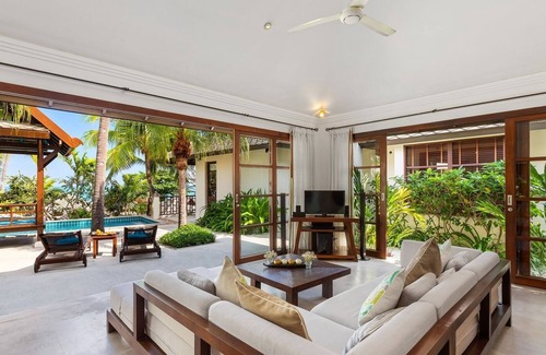 Choeng Mon House | 2 Private Pools / Sea View / Near the Beach / 5* Beach Resort