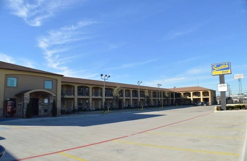Fort Worth Hotel | 2 Queen Beds Stay, Scottish Inns Fort Worth, Laundry Facilities, Spacious Rooms