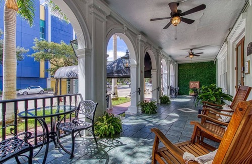St. Petersburg - Clearwater Hotel | 2 Queen Room restored historic hotel in the heart of downtown St. Petersburg Fl.