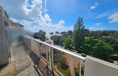 Vaux-sur-Mer Apartment | 2-room apartment 150m from the beach with parking