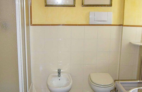 Intra Apartment | 2-room corner apartment with terrace in a quiet and sunny location