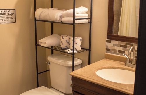 Lyndon Center Hotel | 2 room suite with kitchen at The Lodge at Great Falls