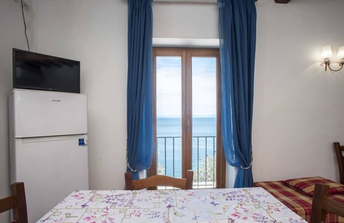 Rio Marina Apartment | 2 room9 in Residence La Scogliera on the East Coast, near the beach of Cala Seregola