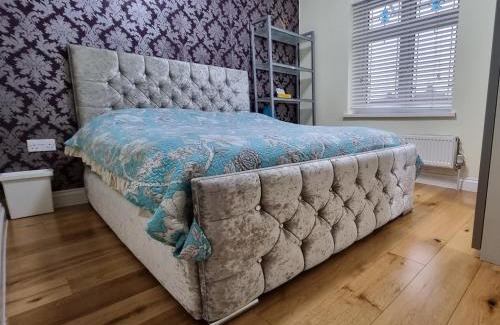 Fairlop Apartment | 2 ROOMS ANNEX (TV+WiFi)