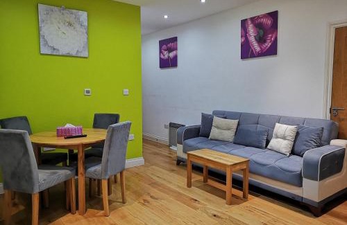 Fairlop Apartment | 2 ROOMS ANNEX (TV+WiFi)