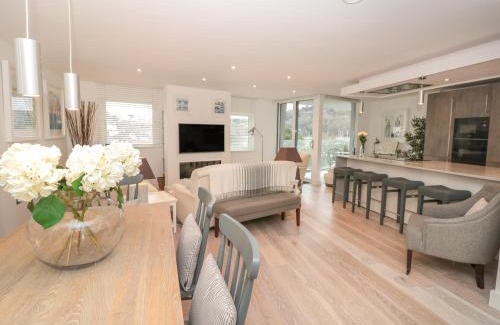 Dartmouth Apartment | 2 Sails