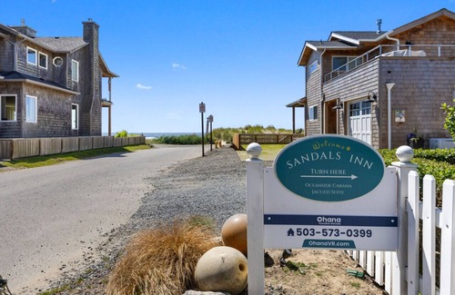 Downtown Cannon Beach Condo | 2 Sandals Cabana: Oceanview | Steps to Beach | Dog-Friendly